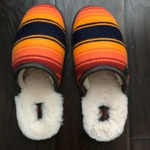 *NWOT* UGG Australia Pendleton Slippers